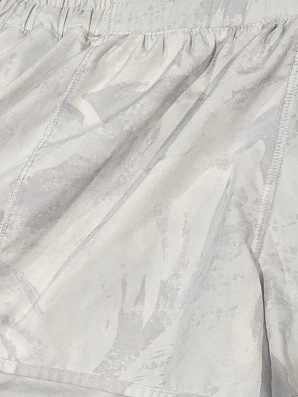 Lululemon Hotty Hot Lined Shorts Size 10 - Picture 2 of 7